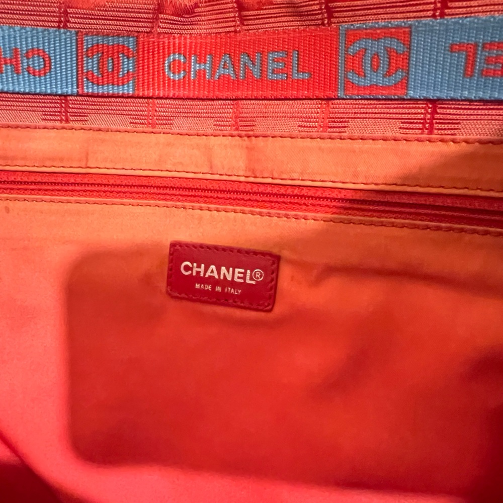 CHANEL Travel Line Tote Bag Nylon Red CC - Picture 10 of 16